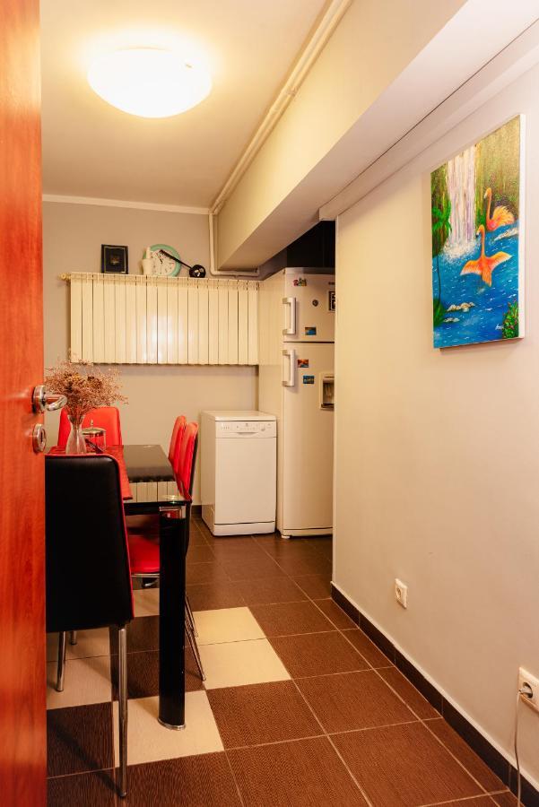 Comfy Apartment With Private Parking And Netflix 부쿠레슈티 외부 사진