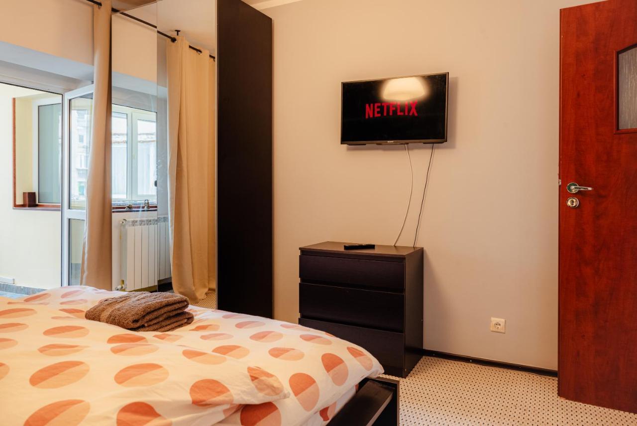 Comfy Apartment With Private Parking And Netflix 부쿠레슈티 외부 사진