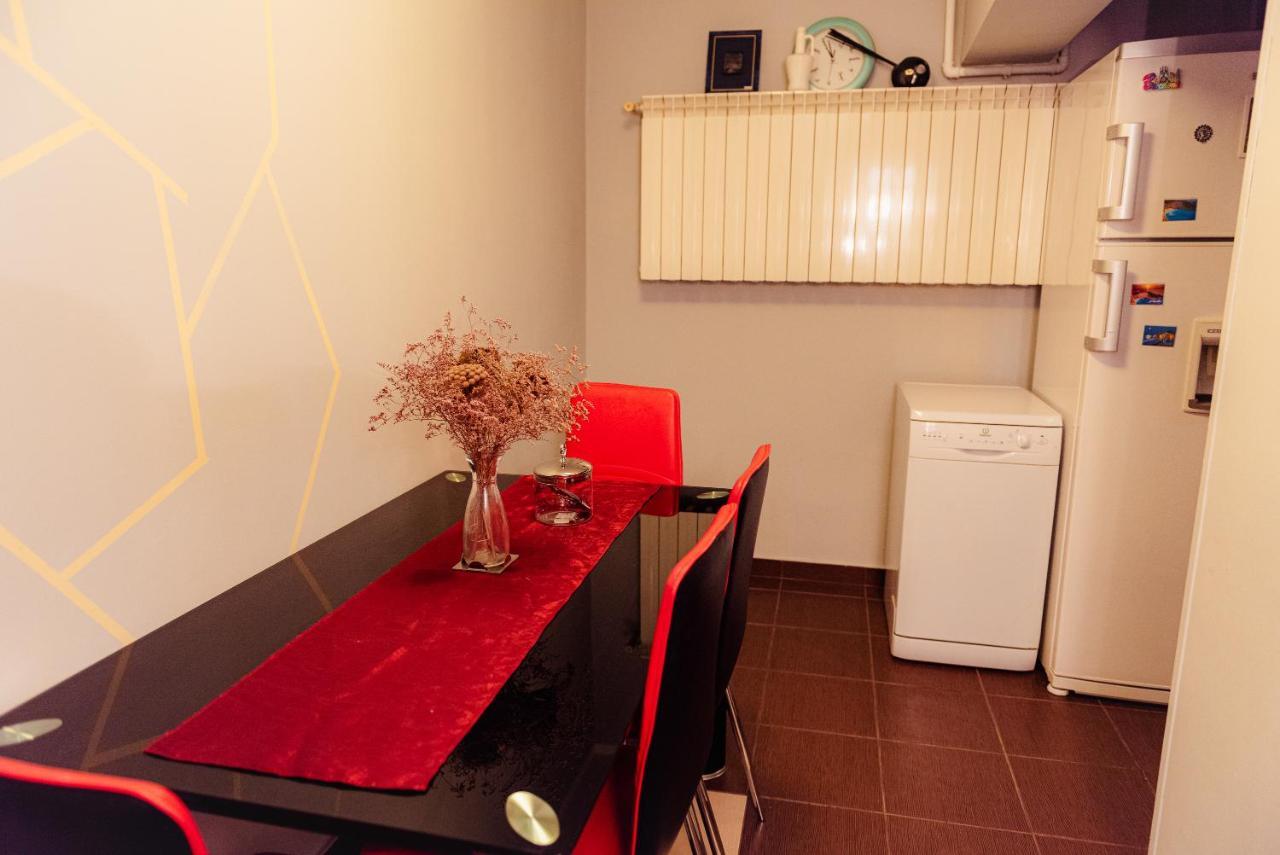 Comfy Apartment With Private Parking And Netflix 부쿠레슈티 외부 사진